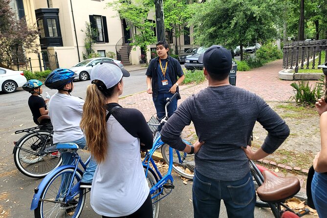 2-Hour Explore Savannah Bike Tour - Forsyth Park: Savannah’s grand opening scene