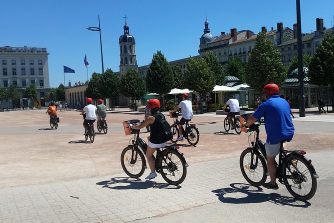 2h - Electric Bike Tour of Lyon with a Local Guide - City hall and Lyon’s giant painted wall