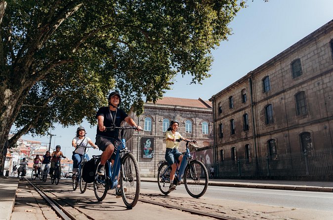 3-Hour Porto Highlights on a Electric Bike Guided Tour - What the guides add to the ride