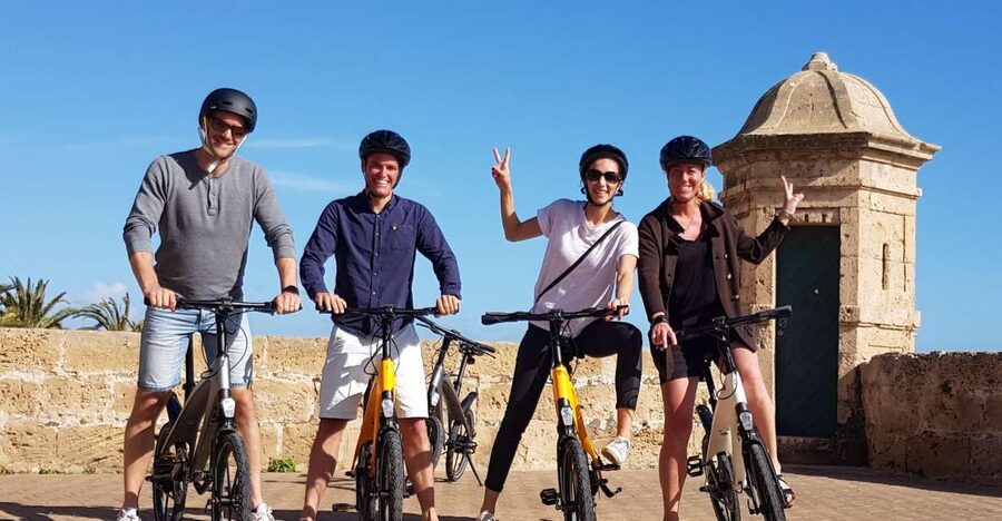 3 Hours Historic E-Bike Tour in Palma de Mallorca - Following the sea to Bellver Castle
