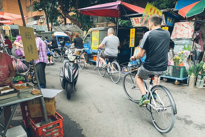 4-Hour Morning Cycling City Tour (incl. breakfast) - Longshan Temple: Taipei’s Most Famous Place of Worship