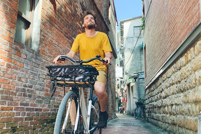 4-Hour Morning Cycling City Tour (incl. breakfast) - Dadaocheng Pier and the Old River Trade