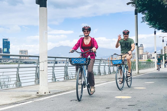 4-Hour Morning Cycling City Tour (incl. breakfast) - Wenchang Temple and Shuanglian Market: Taipei Before the Crowds
