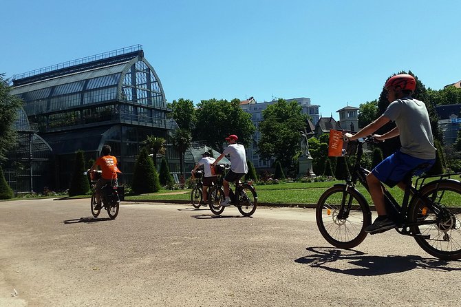 4h Complete Lyon Experience: E-Bike, Food Tasting & Old Town Walk - Place des Terreaux and Lyon’s painted wall