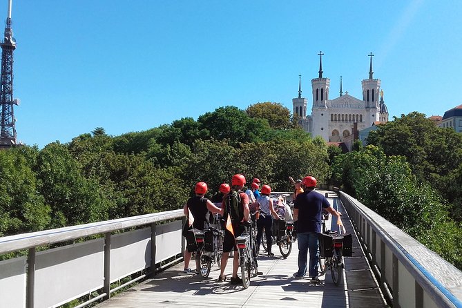 4h Complete Lyon Experience: E-Bike, Food Tasting & Old Town Walk - Vieux Lyon on foot and the UNESCO district