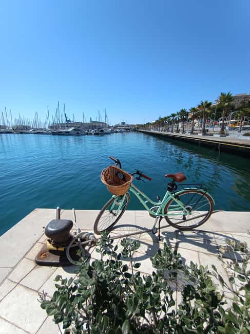 Alicante City Bike Tour. Only Small groups - The port and Mediterranean views