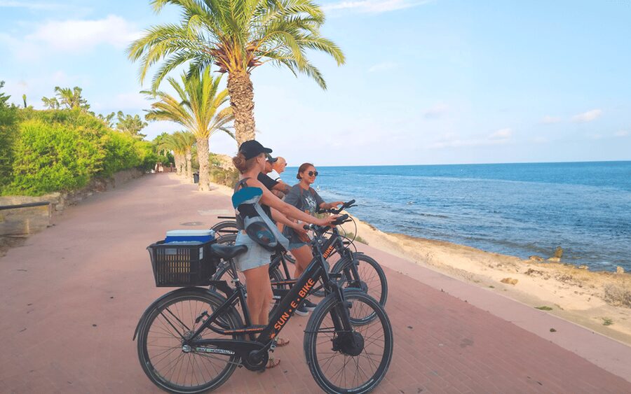 Alicante: Spot the Mediterranean by E-bike - Starting at Pl. Quijano and getting ready to ride