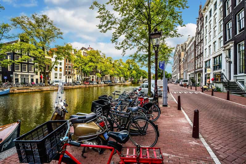 Amsterdam: 3-Hour Private Bike Tour of the City Center - Westerkerk and Anne Frank House on Prinsengracht