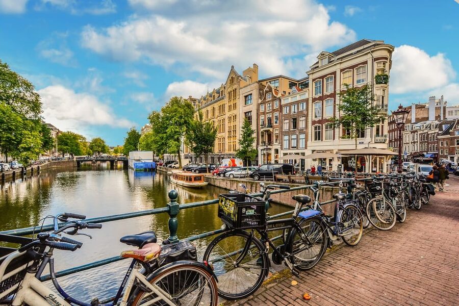 Amsterdam: 3-Hour Private Bike Tour of the City Center - The Museum Quarter and two famous museums