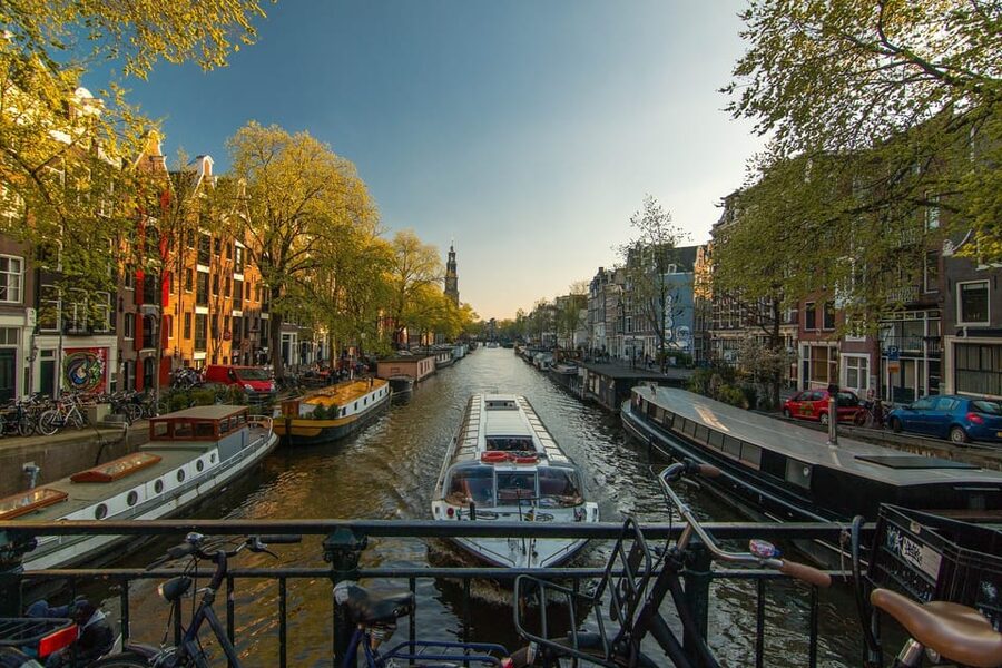 Amsterdam: 3-Hour Private Bike Tour of the City Center - The Heineken Brewery and De Wallen