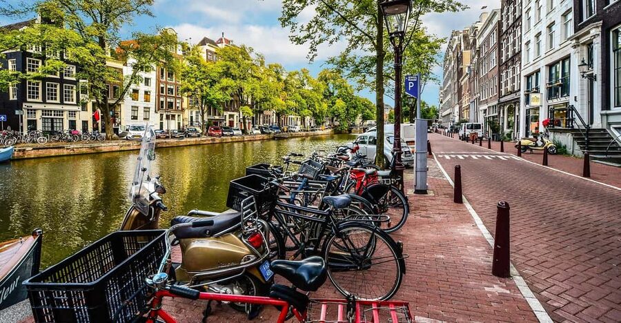 Amsterdam: 3-Hour Private Bike Tour of the City Center - Starting beside the canals at Oosterdokskade