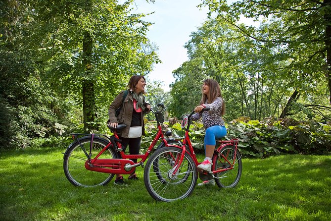 Amsterdam: Bike Rental - Locks, lights, and stopping along the way
