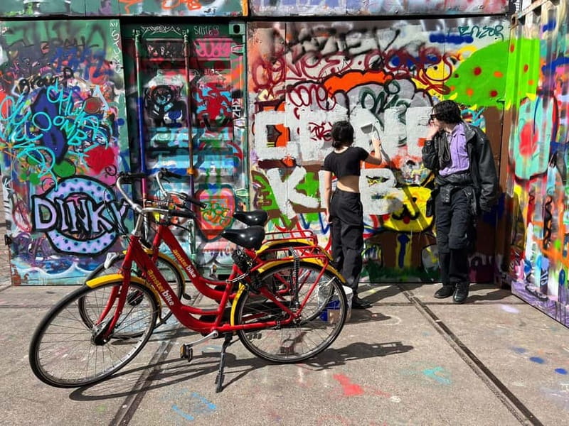 Amsterdam:: Bike Rental with Free Self-Guided Tour - The city route: highlights without a tour group