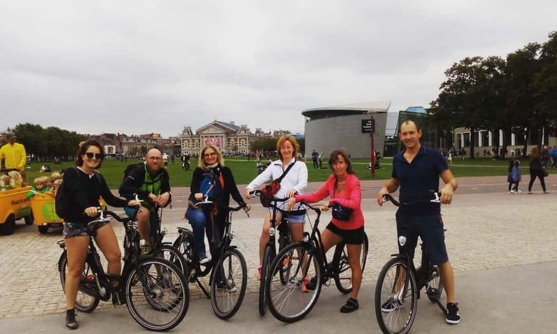 Amsterdam bike tour with a French-speaking guide local! - Museumkwartier: a strong opening for art lovers