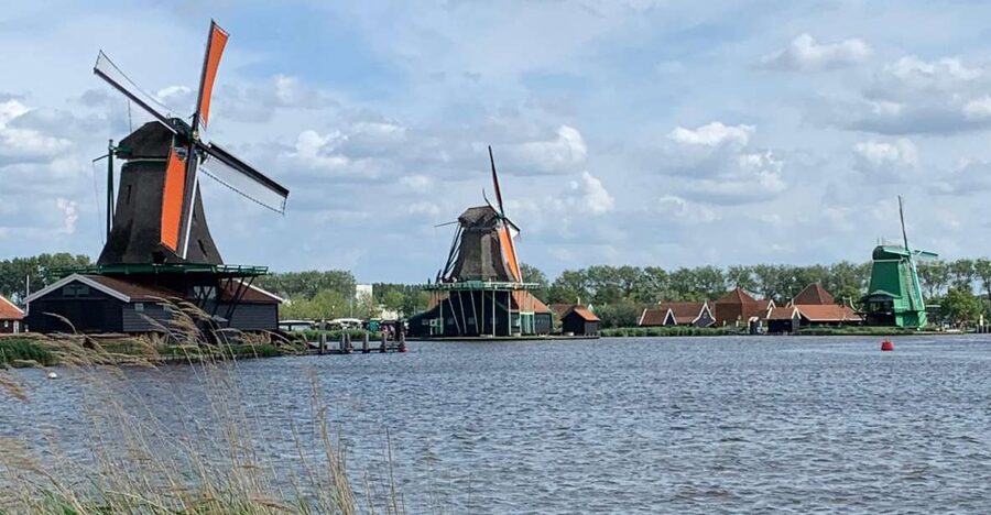 Amsterdam: Countryside Bike Tour and Zaanse Schans Windmills - Weather, clothing, and other practical details