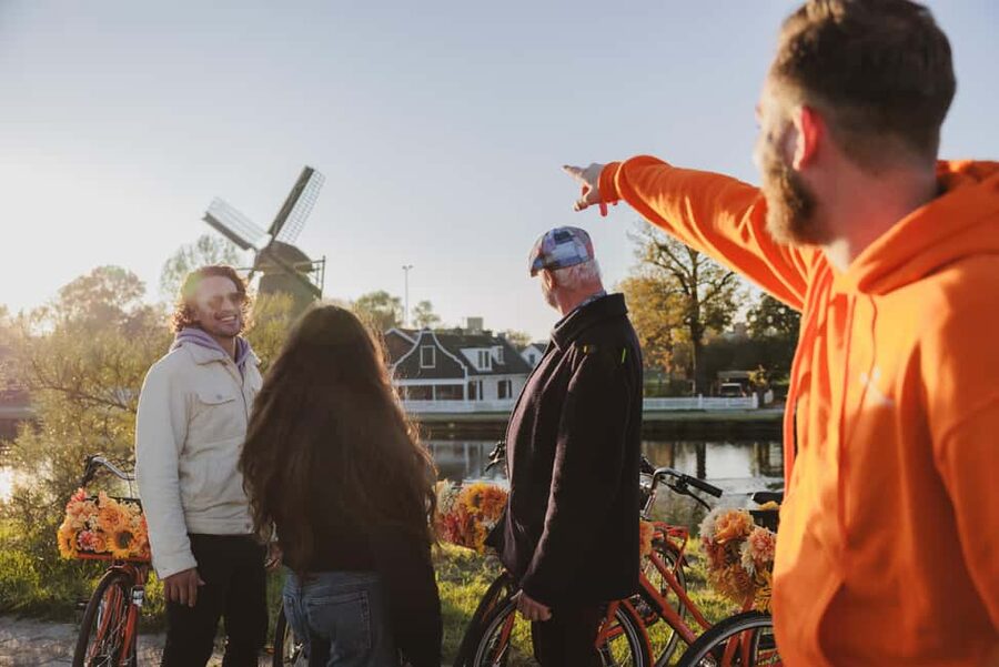Amsterdam: E-Bike, Cheese, Windmill & Countryside Tour - Nieuwendammerdijk and the story of life below sea level