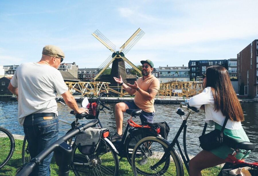 Amsterdam: Explore the City Highlights by Bike - Key points at a glance