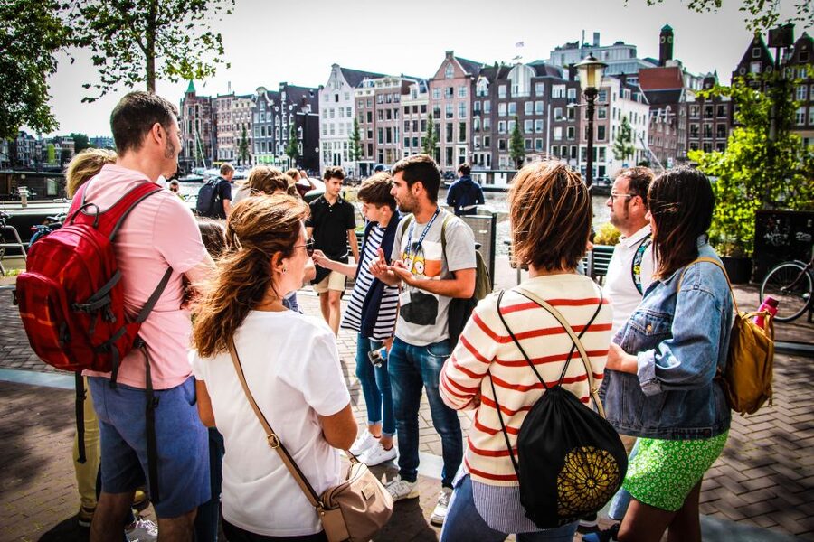 Amsterdam full day tour: Walking, Biking & Cruising - Choosing lunch during the 1.5-hour break