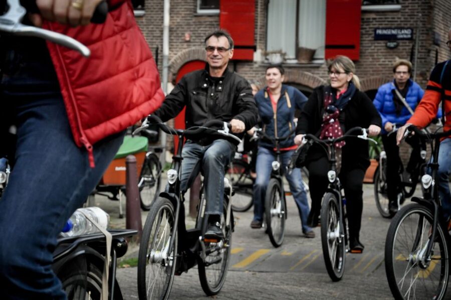 Amsterdam: Guided City Bike Tour in French - Key points to know before you ride