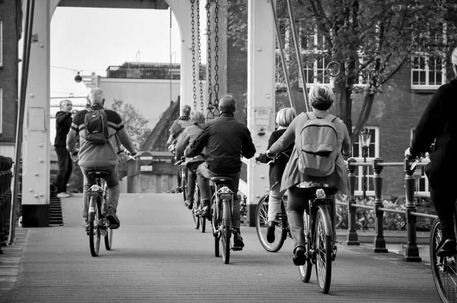 Amsterdam: Guided City Bike Tour in French - From the Nine Streets to the canal belt