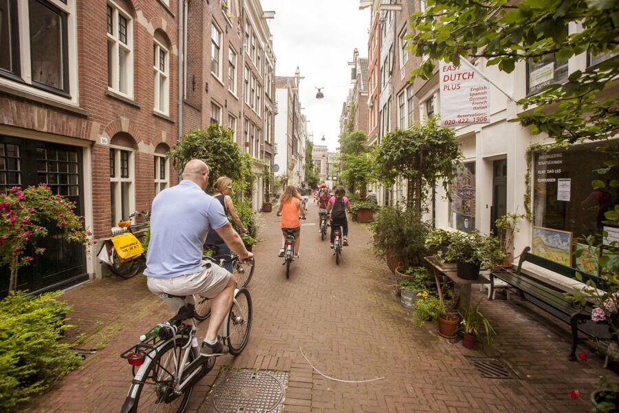 Amsterdam: Hidden Gems & Highlights Guided Bike Tour - The café break and the value of a pause