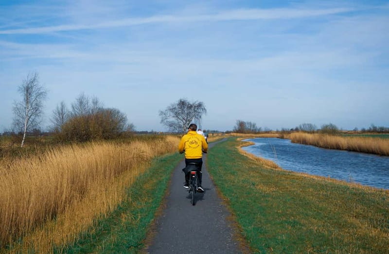 Amsterdam: Leisurely Windmill & Countryside Bike Ride - How hard is the 23-kilometer ride?