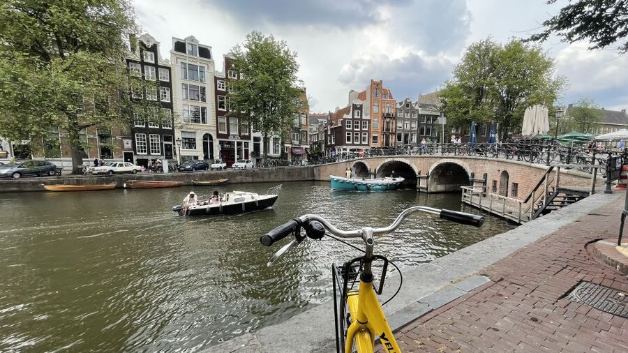 Amsterdam: Relaxed City Highlights Guided Bike Tour - The Anne Frank House and the Jordaan