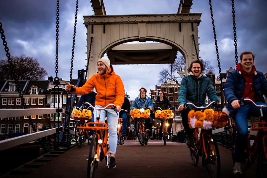 Amsterdam: Top Highlights Guided Bike Tour - The canal belt and Nine Streets
