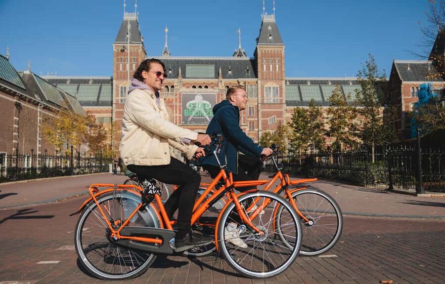Amsterdam: Top Highlights Guided Bike Tour - Flower Market and the ride back