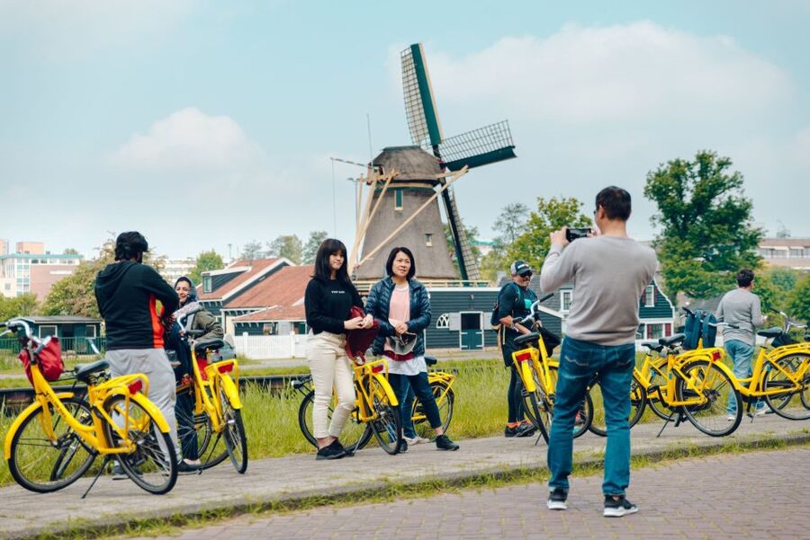 Amsterdam: Waterland District Countryside Villages Bike Tour - DAdmiraal Windmill and the first countryside views
