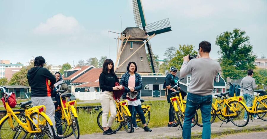 Amsterdam: Waterland District Countryside Villages Bike Tour - A 30-minute pause at Hotel-Cafe De Zwaan