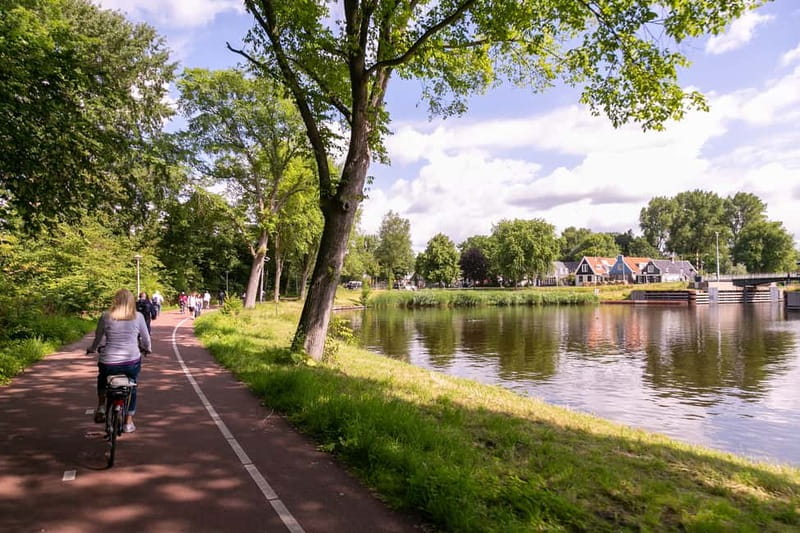 Amsterdam: Windmill, Cheese, and Countryside E-Bike Tour - Monnickendam and the old fishing-town feel