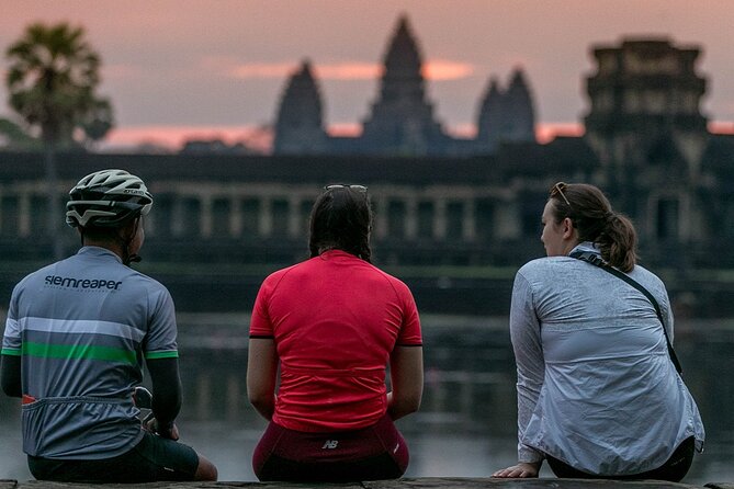 Angkor Sunrise Bike Tour / E-Bike or Tuk Tuk - Before dawn at Angkor Wat
