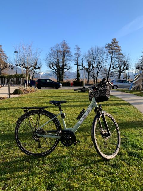 Annecy-le-Vieux, France: Electric and Classic Bike Rentals - The value of $37 for a full day