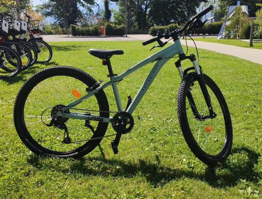 Annecy-le-Vieux, France: Electric and Classic Bike Rentals - Who should choose the classic bike?