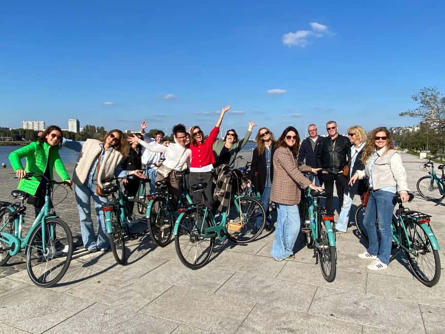 Antwerp Bike Tours: The Highlights & Beyond - Het Steen and the medieval riverfront