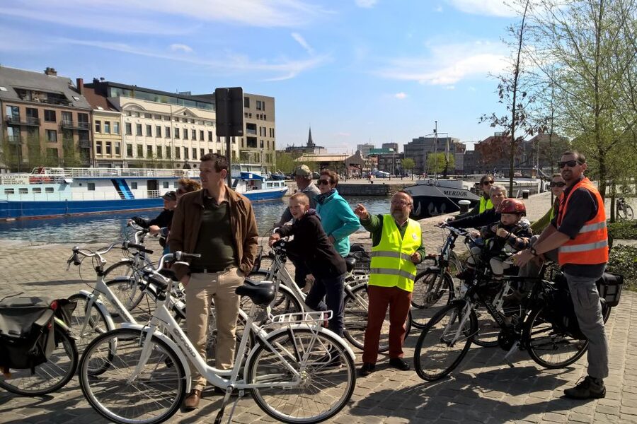 Antwerp: City Highlights Guided Bike Tour - Antwerp’s medieval center, one stop at a time
