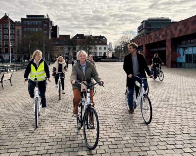 Antwerp: City Highlights Guided Bike Tour