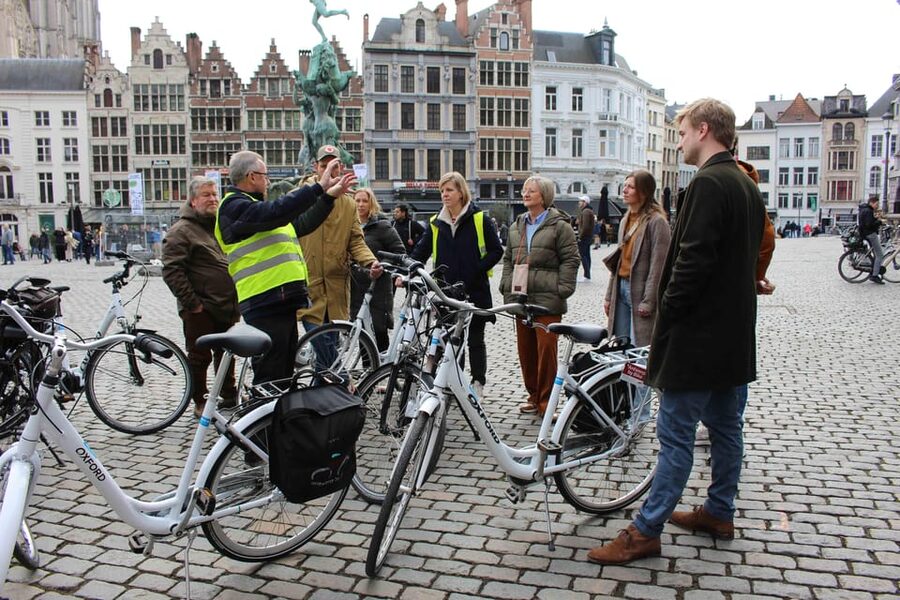 Antwerp: City Highlights Guided Bike Tour - What the two-hour format gives you
