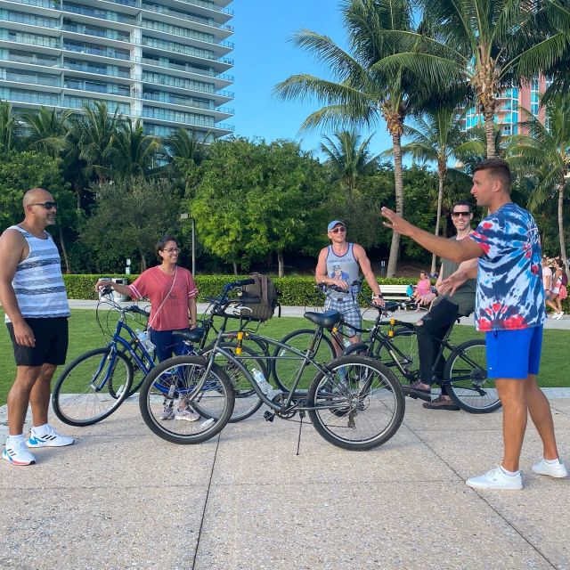 Art Deco, History and Crime Bike Tour with Design Enthusiast - The history behind the pastel façades