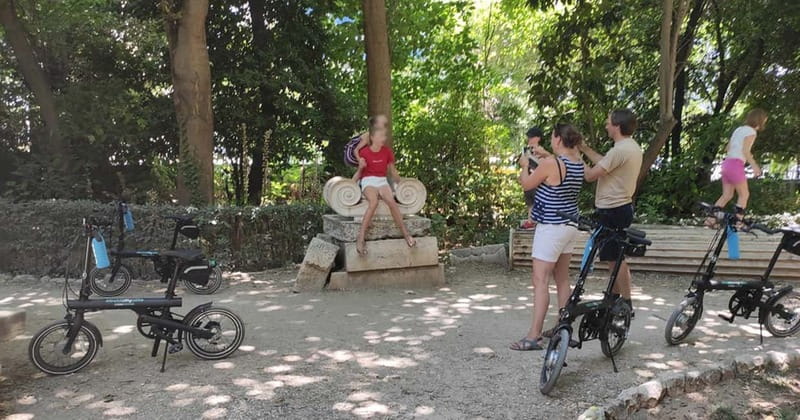 Athens: Discover the City Electric Bike Tour - Anafiotika and Plaka by bike