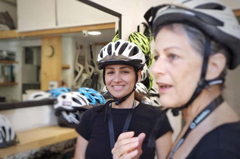 Athens: Small Group E-Bike Tour of Historic Highlights - The guides and the quality of the commentary