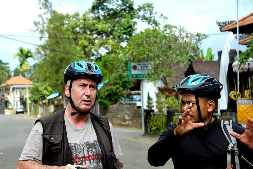 Bali: Kintamani Downhill Bike Tour, Jungle and Waterfalls - Sacred cows and Balinese Hindu customs