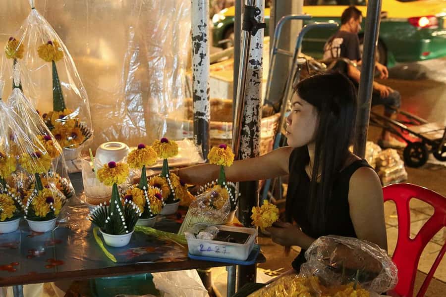 Bangkok at Sunset 5-Hour Bike Tour - The final stop at Pak Klong Talad flower market