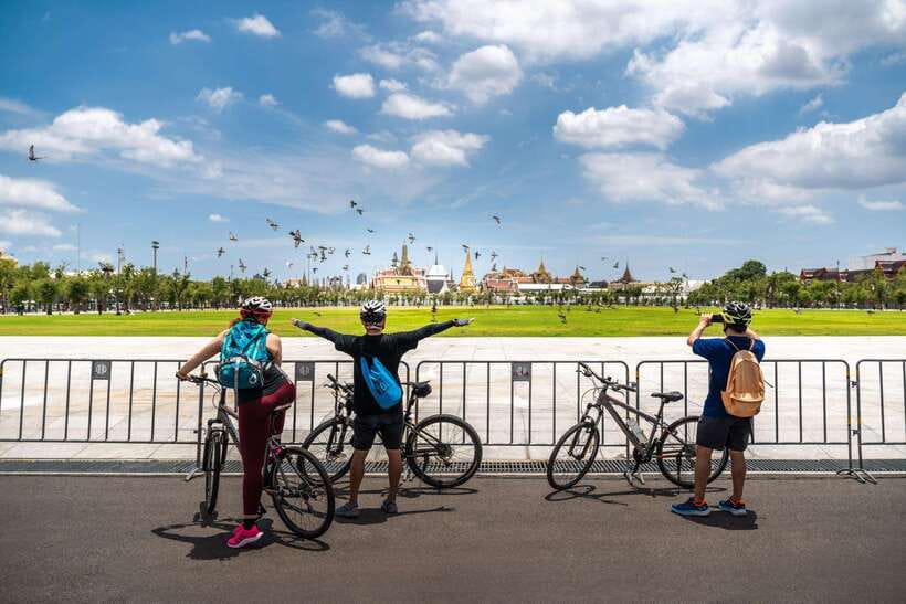 Bangkok: Backstreets and Historic Temples Bike Tour - How demanding is the cycling?