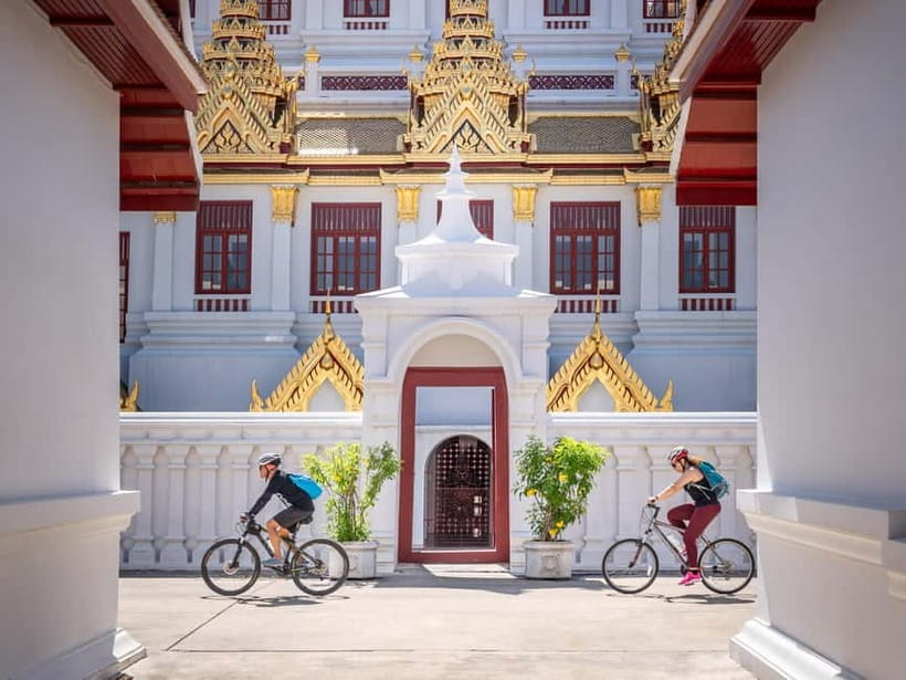 Bangkok: Backstreets and Historic Temples Bike Tour - Bangkok Noi reveals canals, homes, and old transport routes