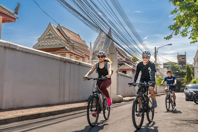 Bangkok: Backstreets and Historic Temples Bike Tour - A royal park and the old city bring the route back around
