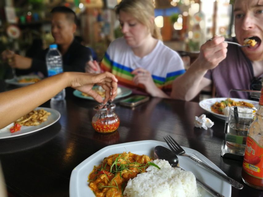 Bangkok: Bike and Canal Boat Tour with Lunch - Cycling through Thonburi’s narrow lanes