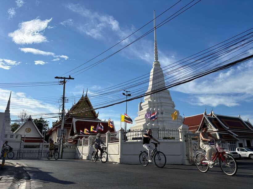 Bangkok: Bike, Boat & Food Tour in Thonburi - A Thai meal that fits the pace