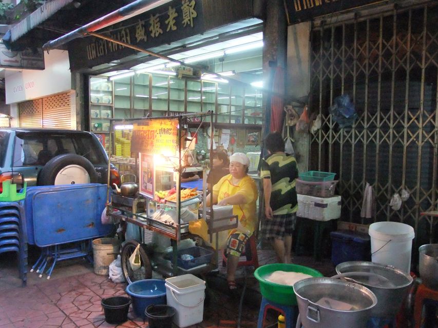 Bangkok by Night Cycling Tour with Street-food Meal - Thonburi and the quieter side of Bangkok